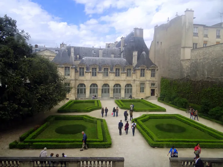 Hôtel de Béthune-Sully