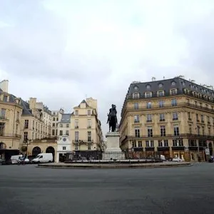 Praça parisiense
