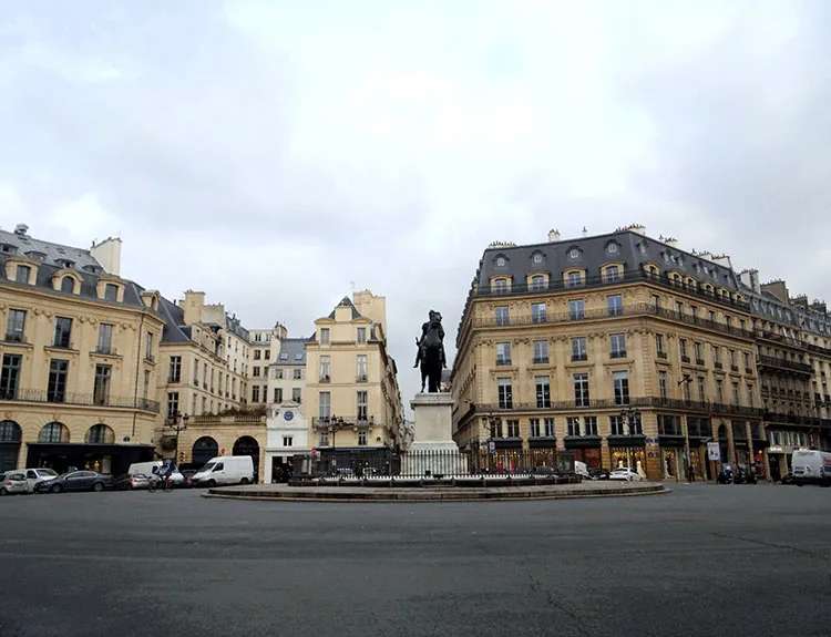 Praça parisiense